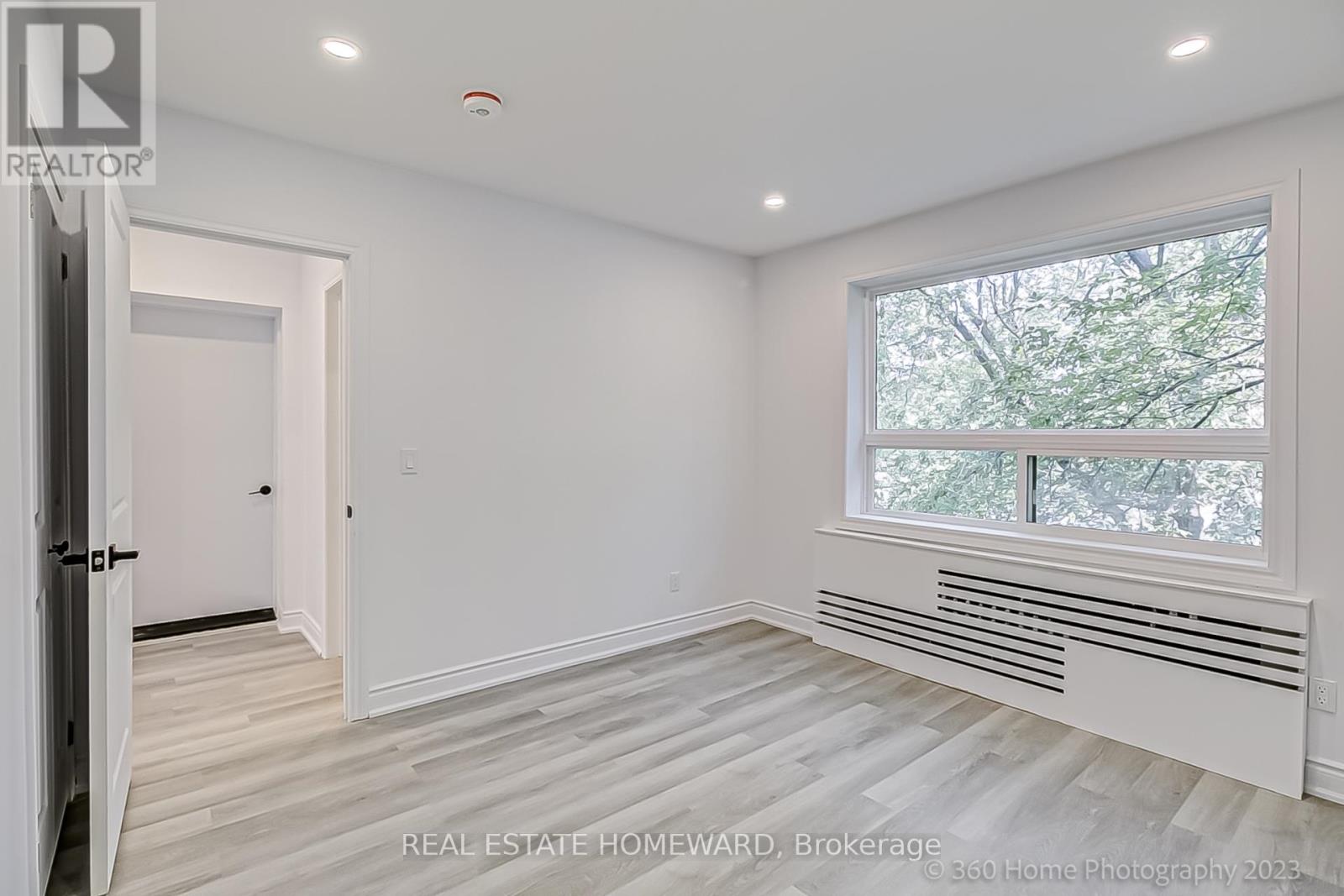 10 - 419 Woodbine Avenue Property Photo 15