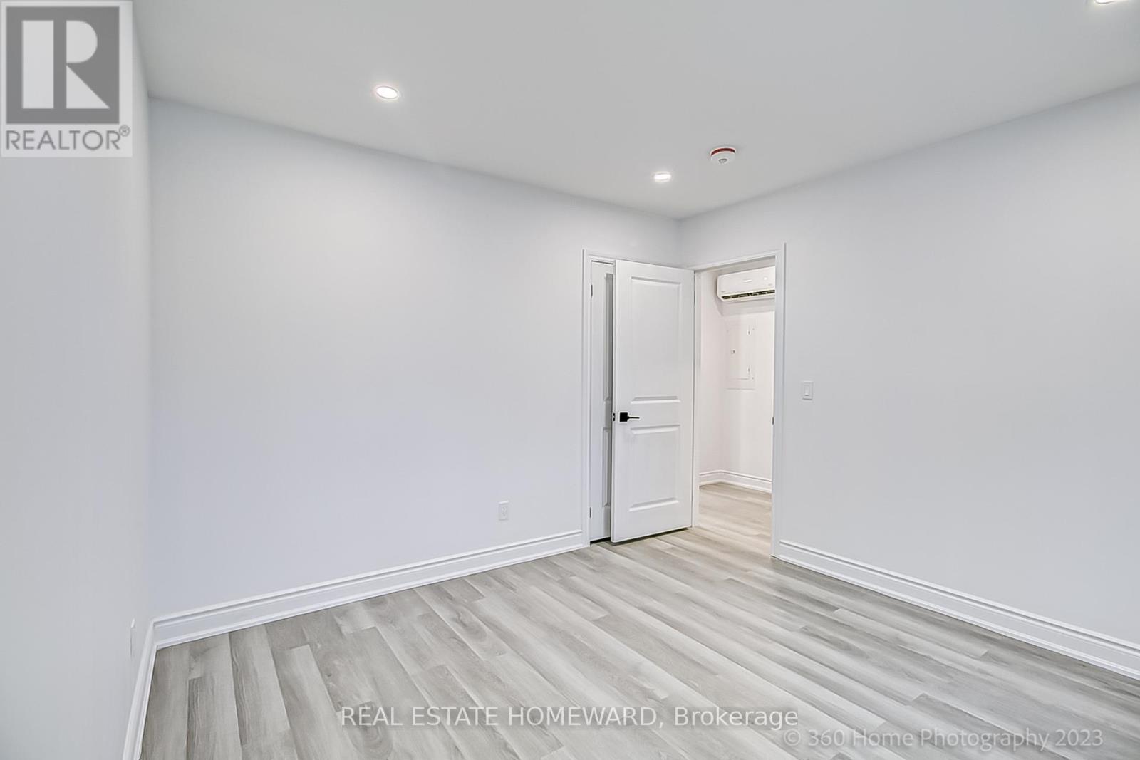 10 - 419 Woodbine Avenue Property Photo 16