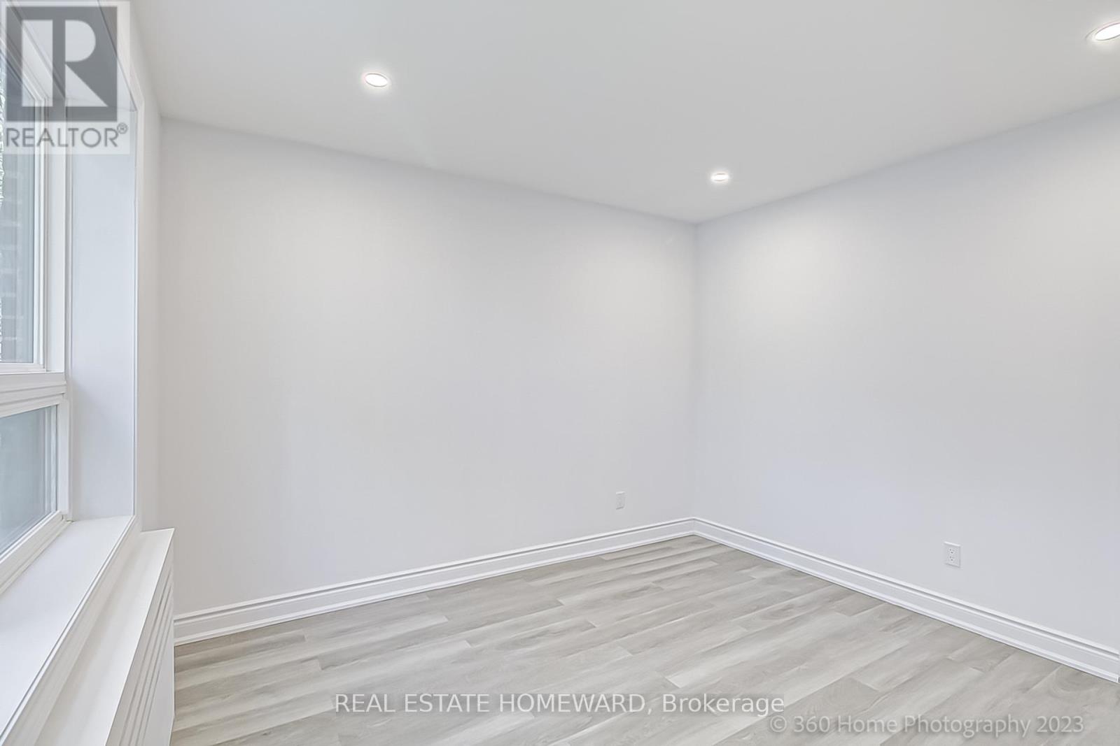 10 - 419 Woodbine Avenue Property Photo 17