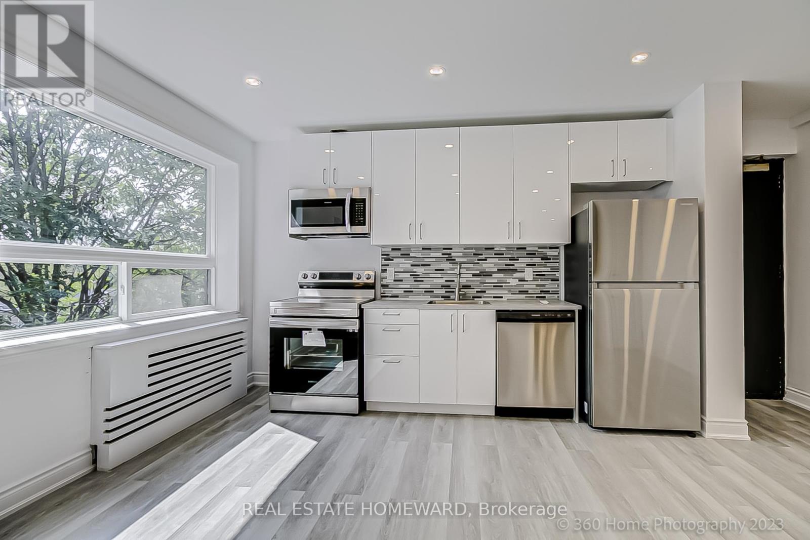 10 - 419 Woodbine Avenue Property Photo 18