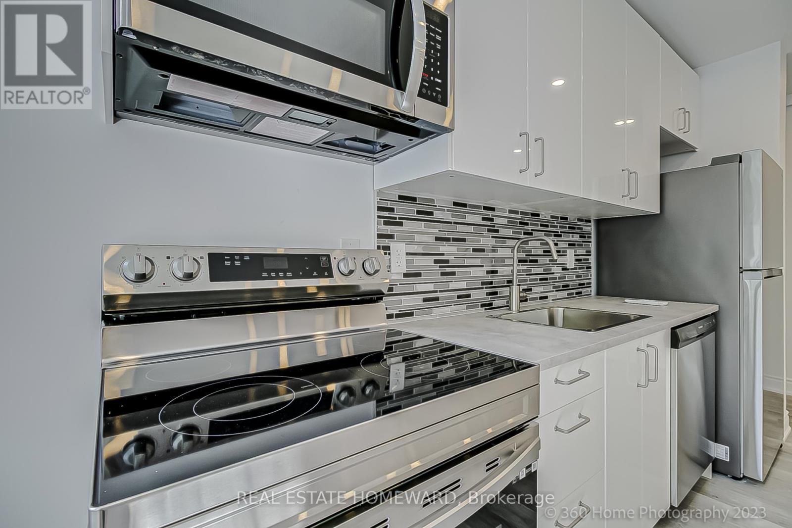 10 - 419 Woodbine Avenue Property Photo 19