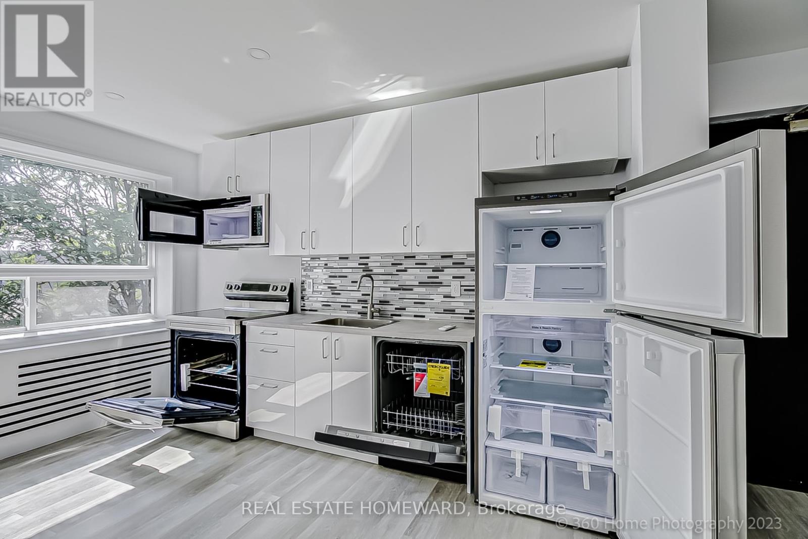 10 - 419 Woodbine Avenue Property Photo 21