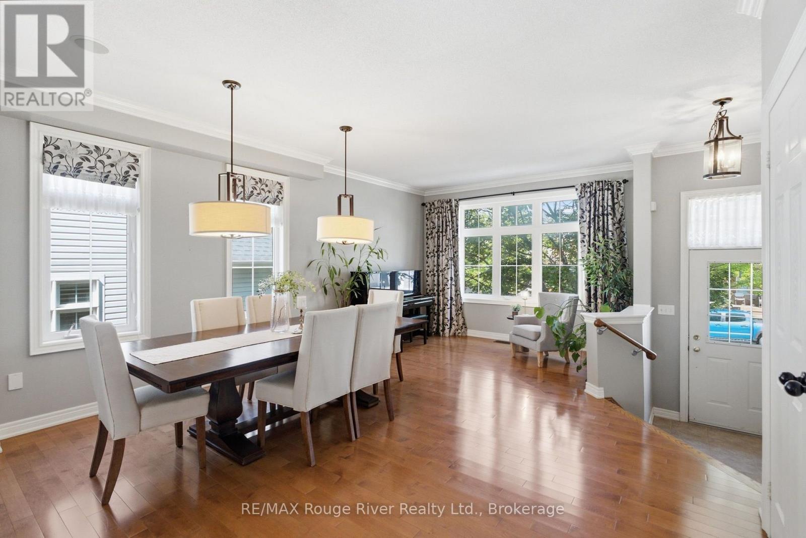 18 Rainbow Crescent Property Photo 3