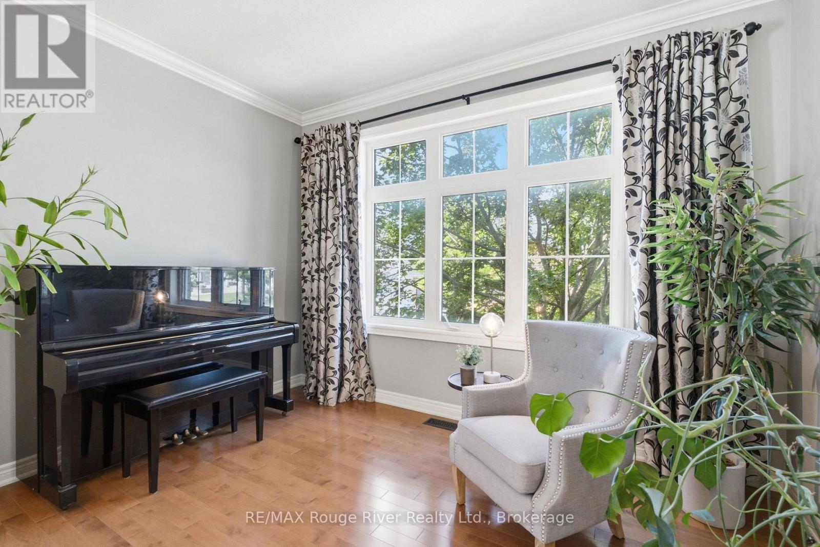 18 Rainbow Crescent Property Photo 4