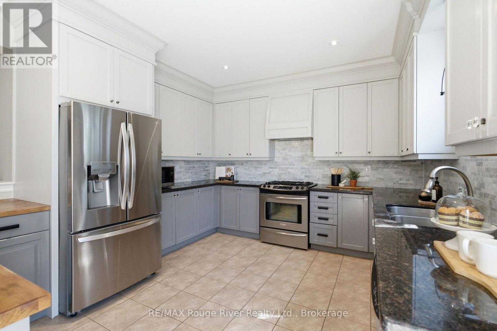 18 Rainbow Crescent Property Photo 12