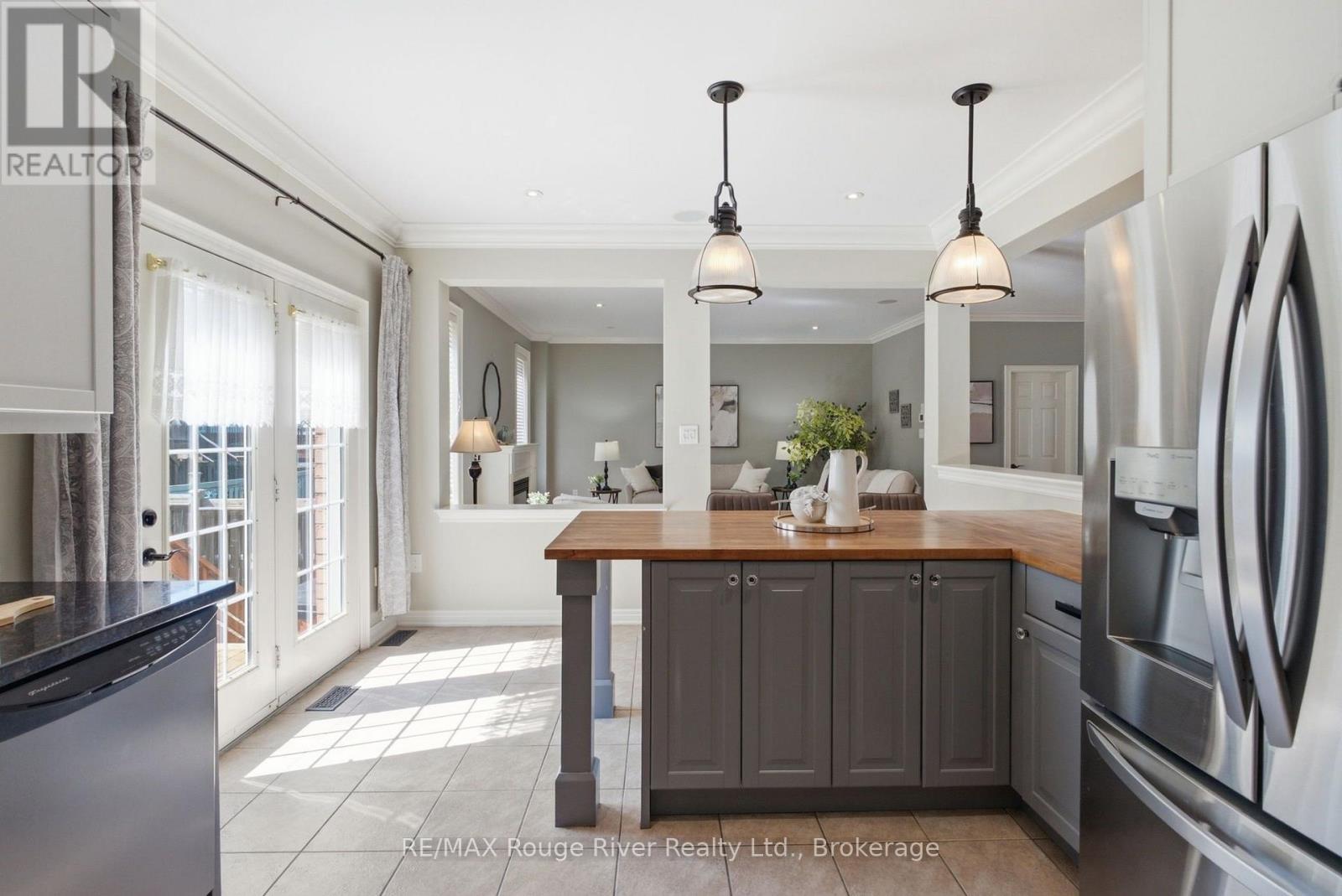 18 Rainbow Crescent Property Photo 15