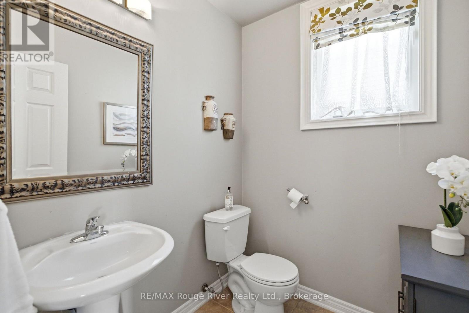 18 Rainbow Crescent Property Photo 16