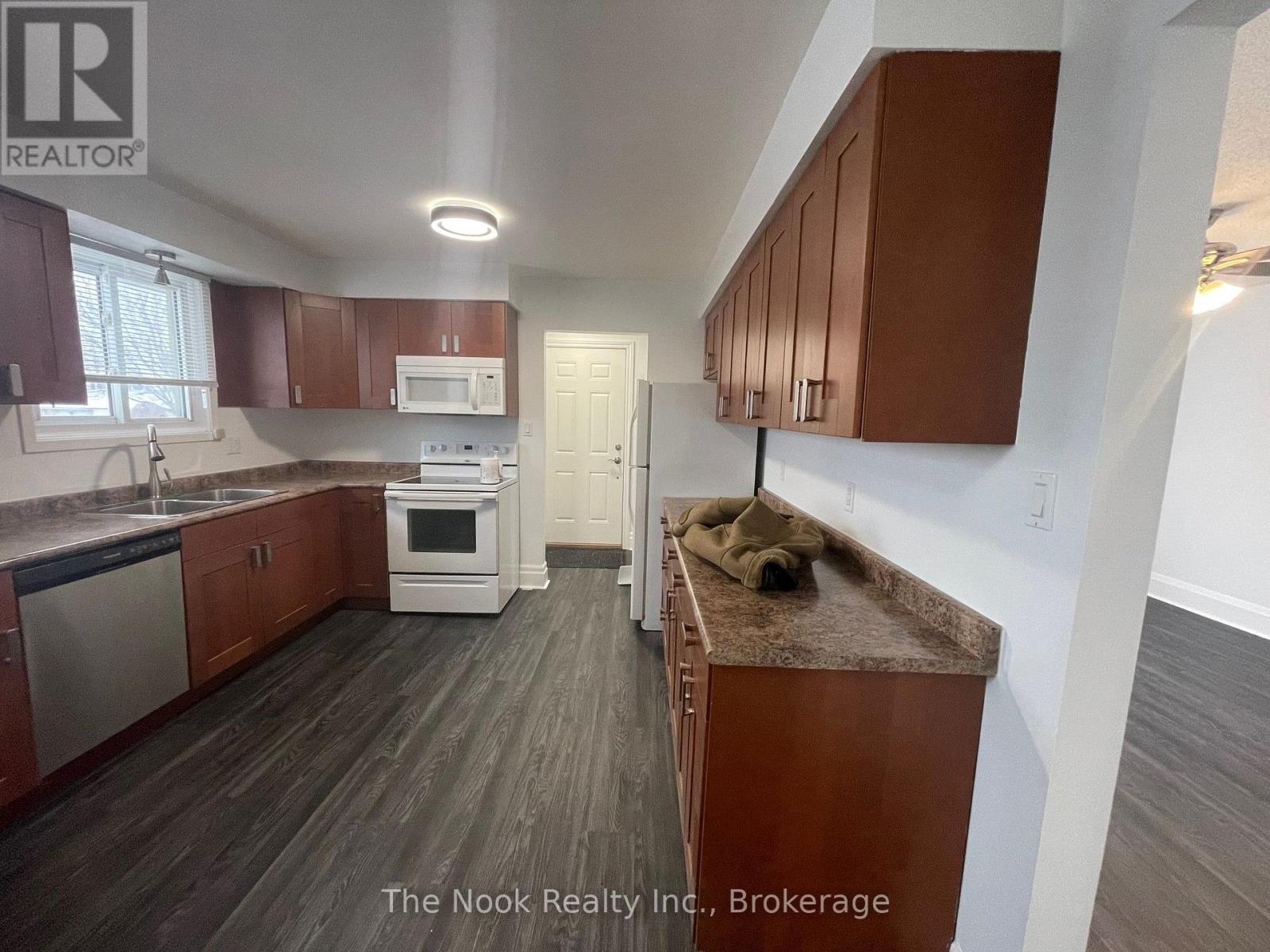 1321 Cedar Street Property Photo 3