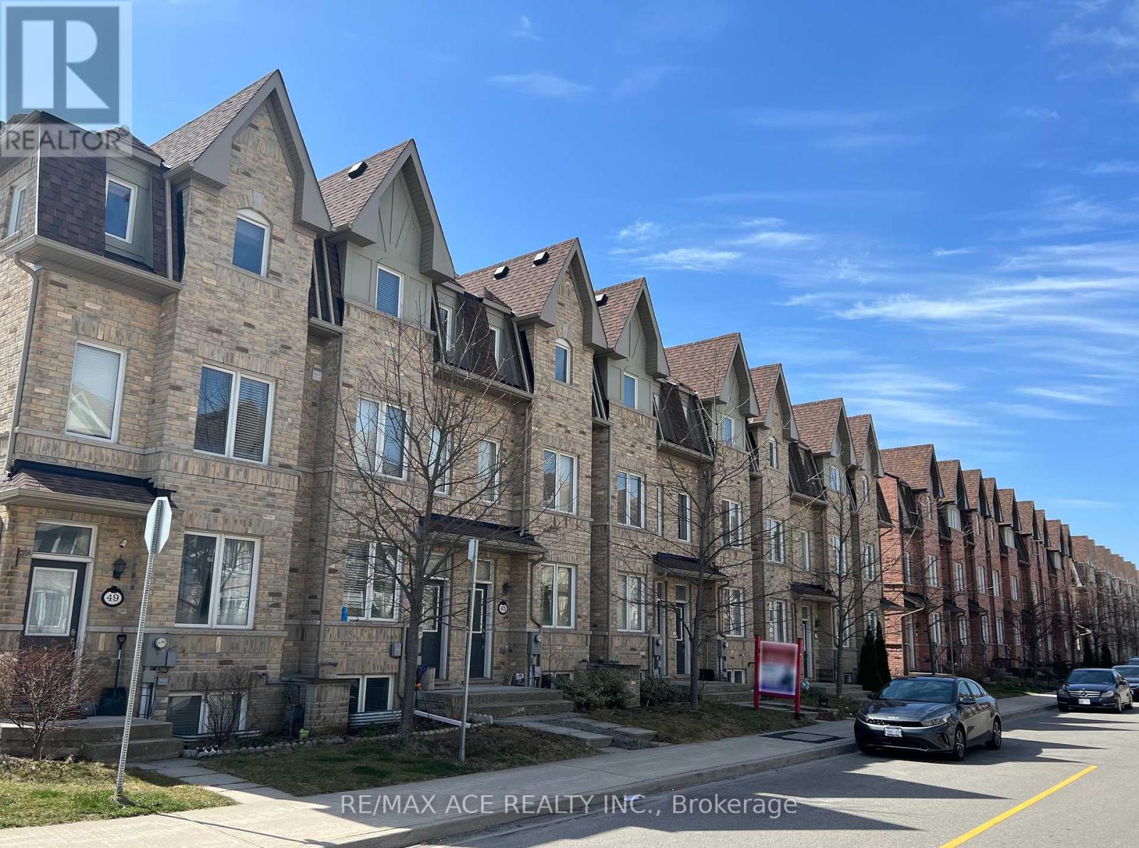43 KAWNEER TERRACE