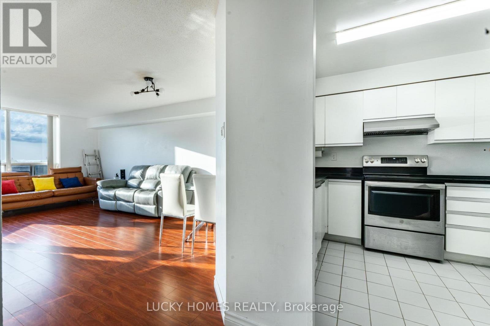 915 - 430 MCLEVIN AVENUE NW Property Photo 1