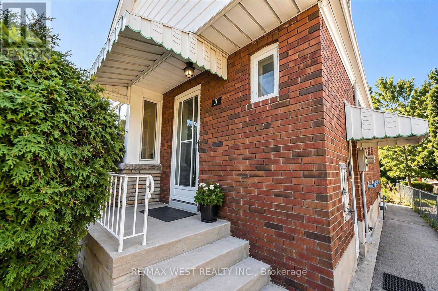 5 Dieppe Road S Property Photo 5