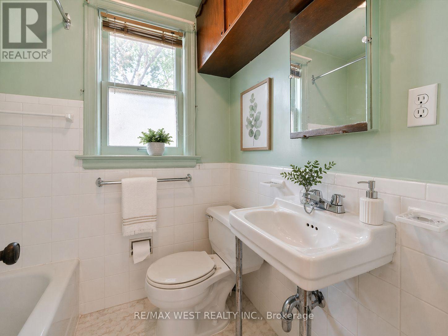 5 Dieppe Road S Property Photo 13