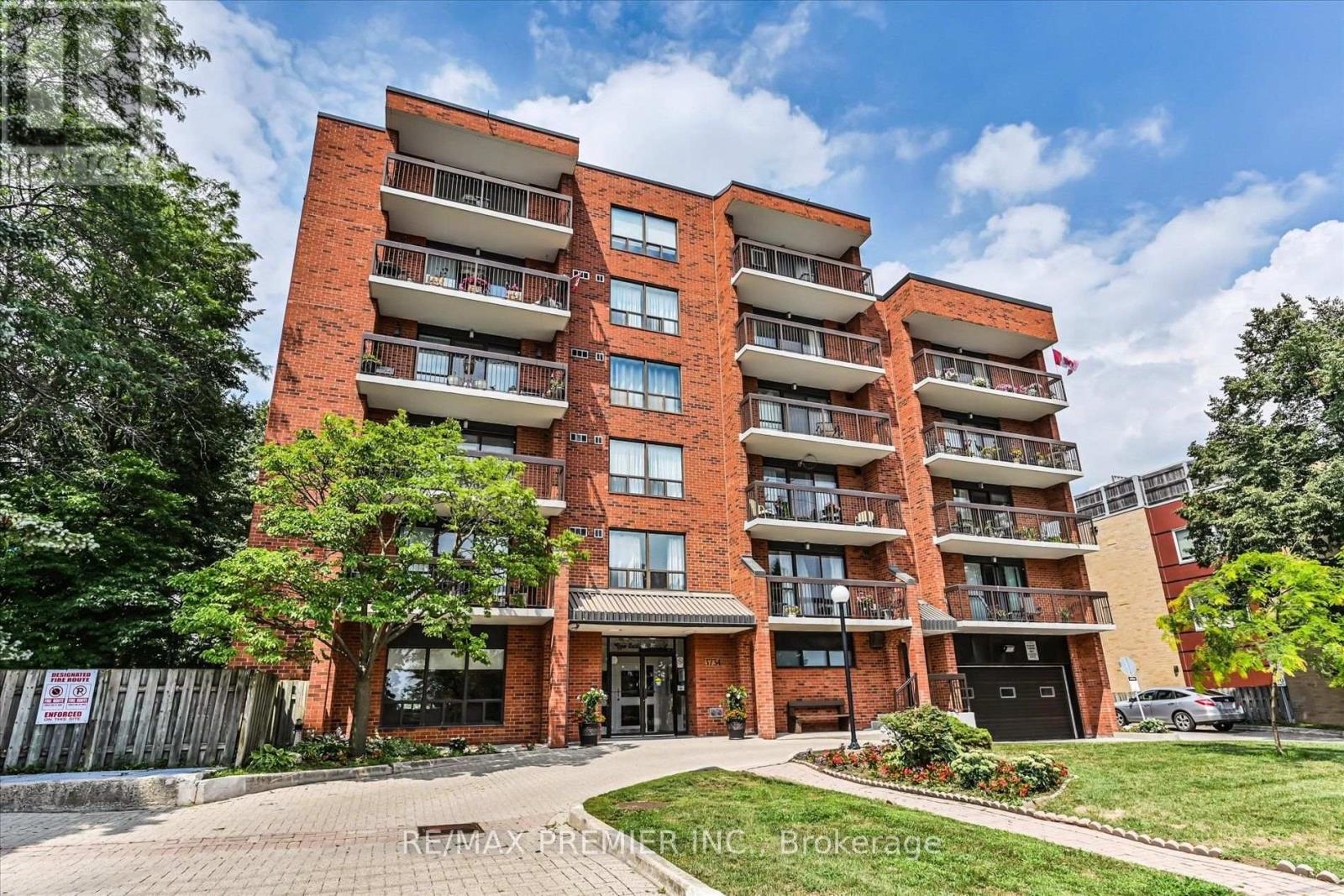 403 - 3734 ST CLAIR AVENUE E Property Photo 1