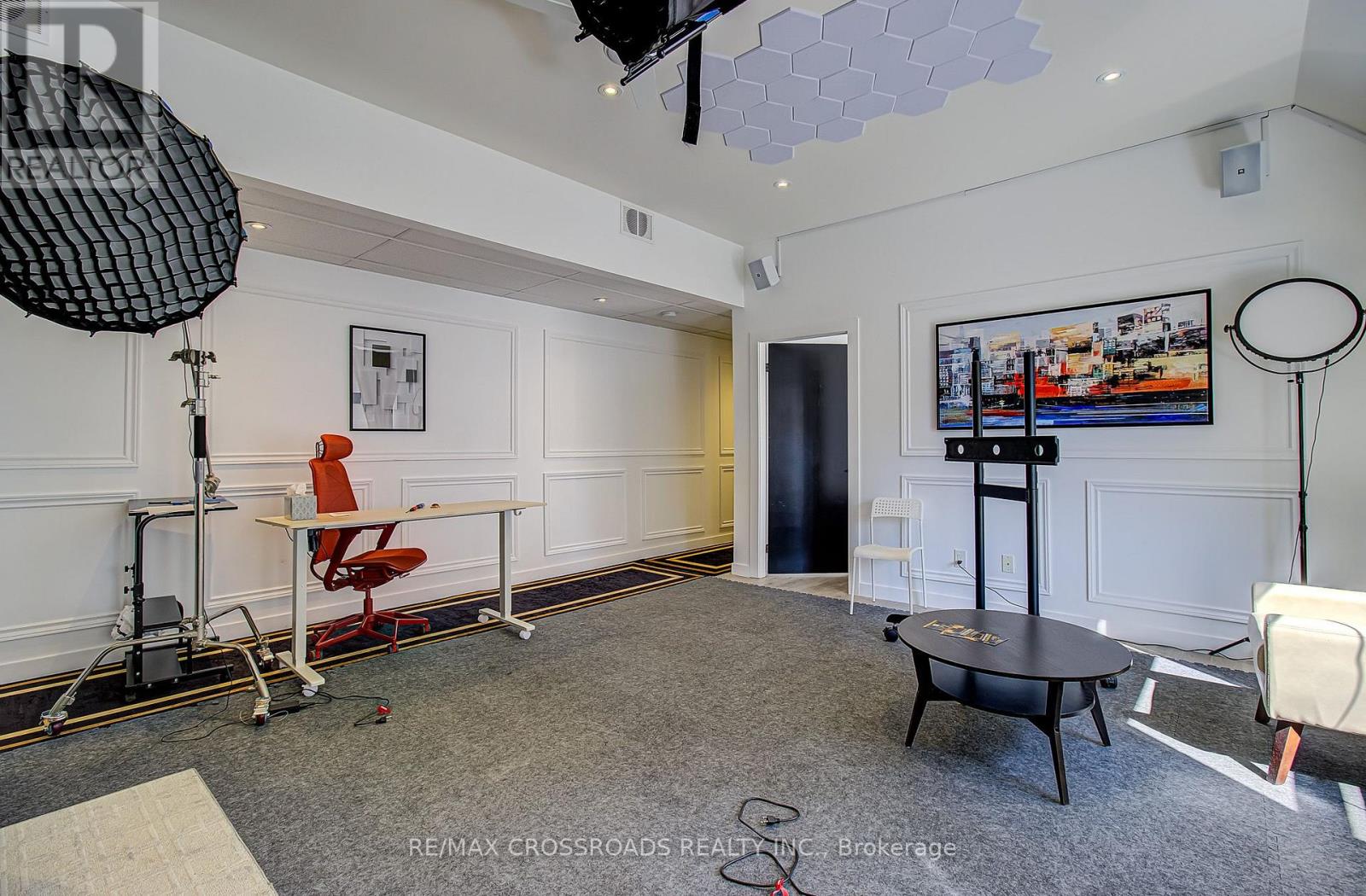 2nd Floor - 2017 Danforth Avenue Property Photo 7