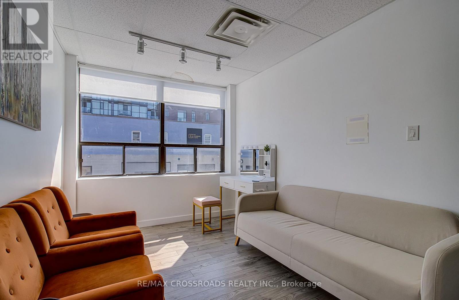 2nd Floor - 2017 Danforth Avenue Property Photo 9