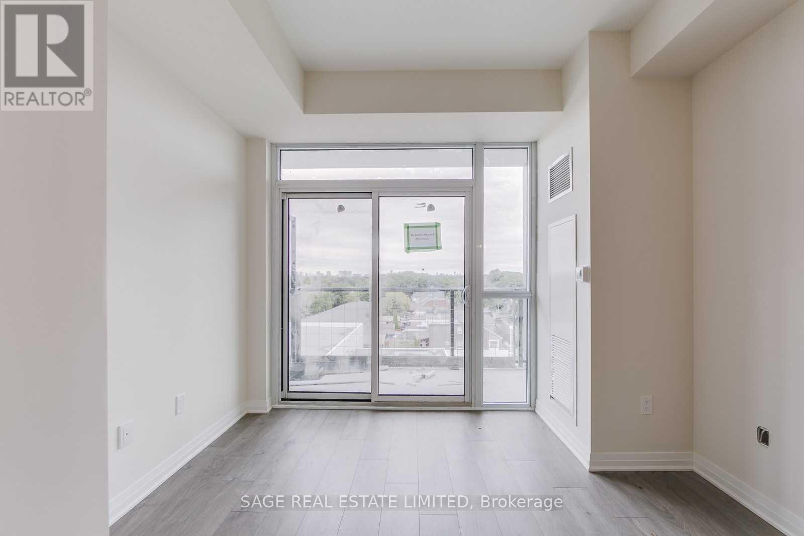 618 - 2301 Danforth Avenue Property Photo 11