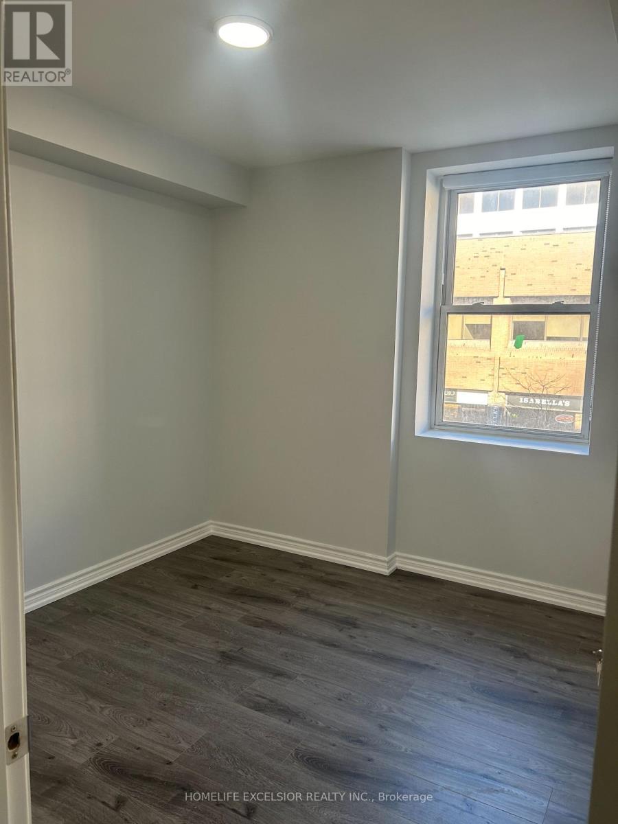 Unit 3 - 3 Simcoe Street S Property Photo 2