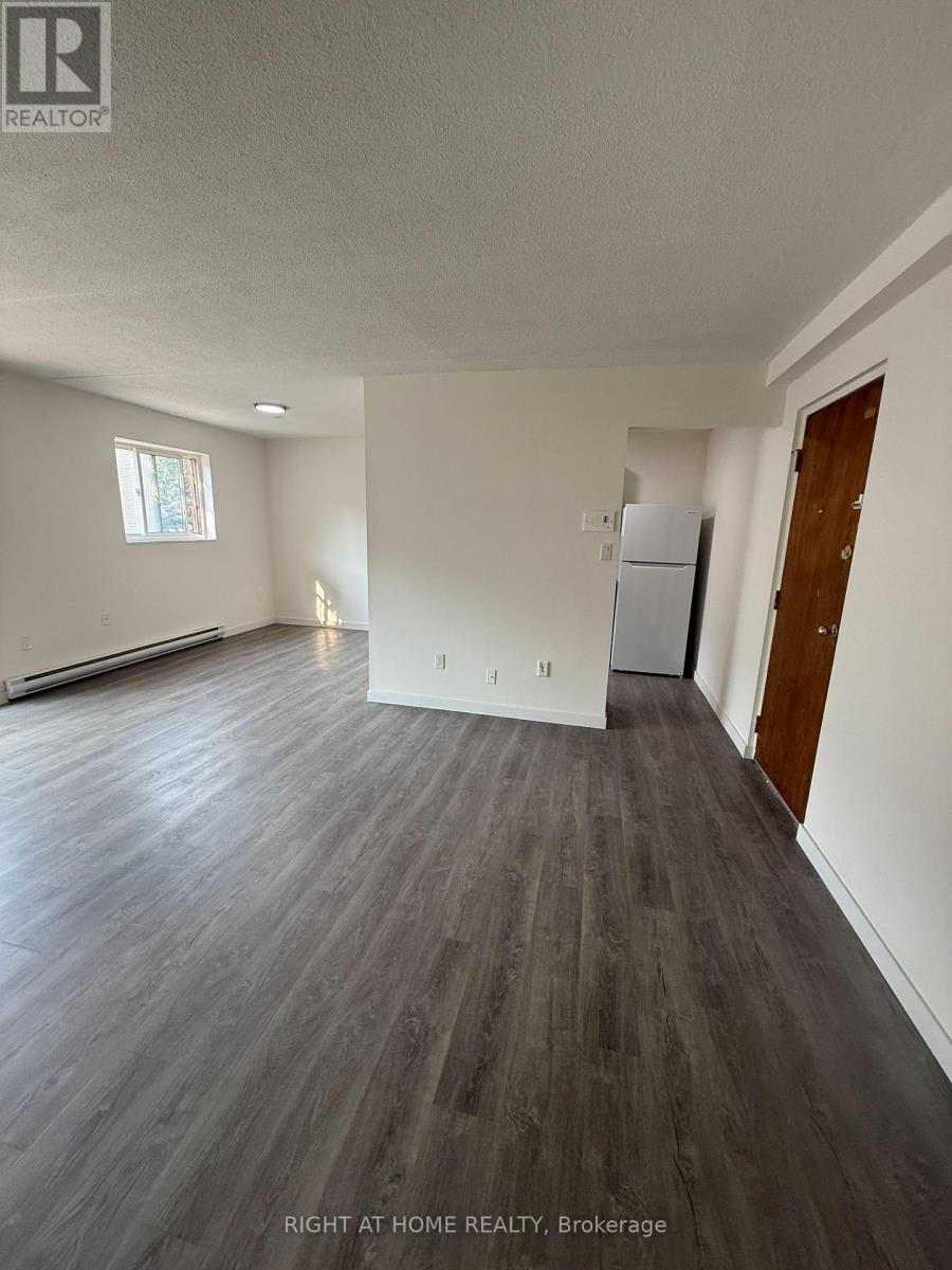 205 - 555 Oxford Street Property Photo 3