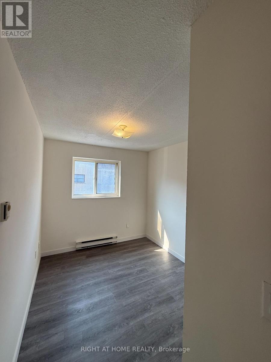 205 - 555 Oxford Street Property Photo 4