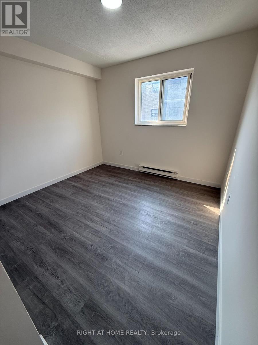205 - 555 Oxford Street Property Photo 6