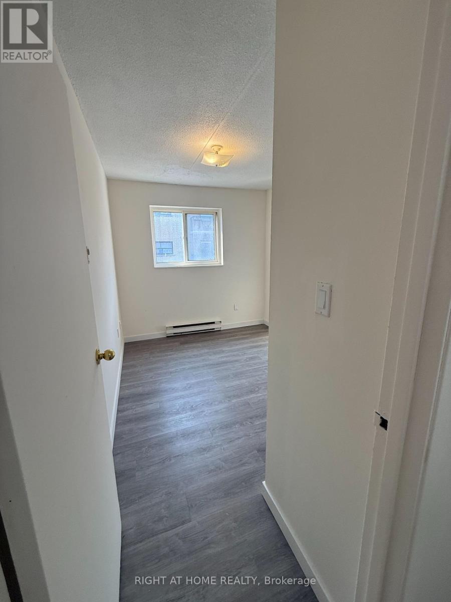 205 - 555 Oxford Street Property Photo 7