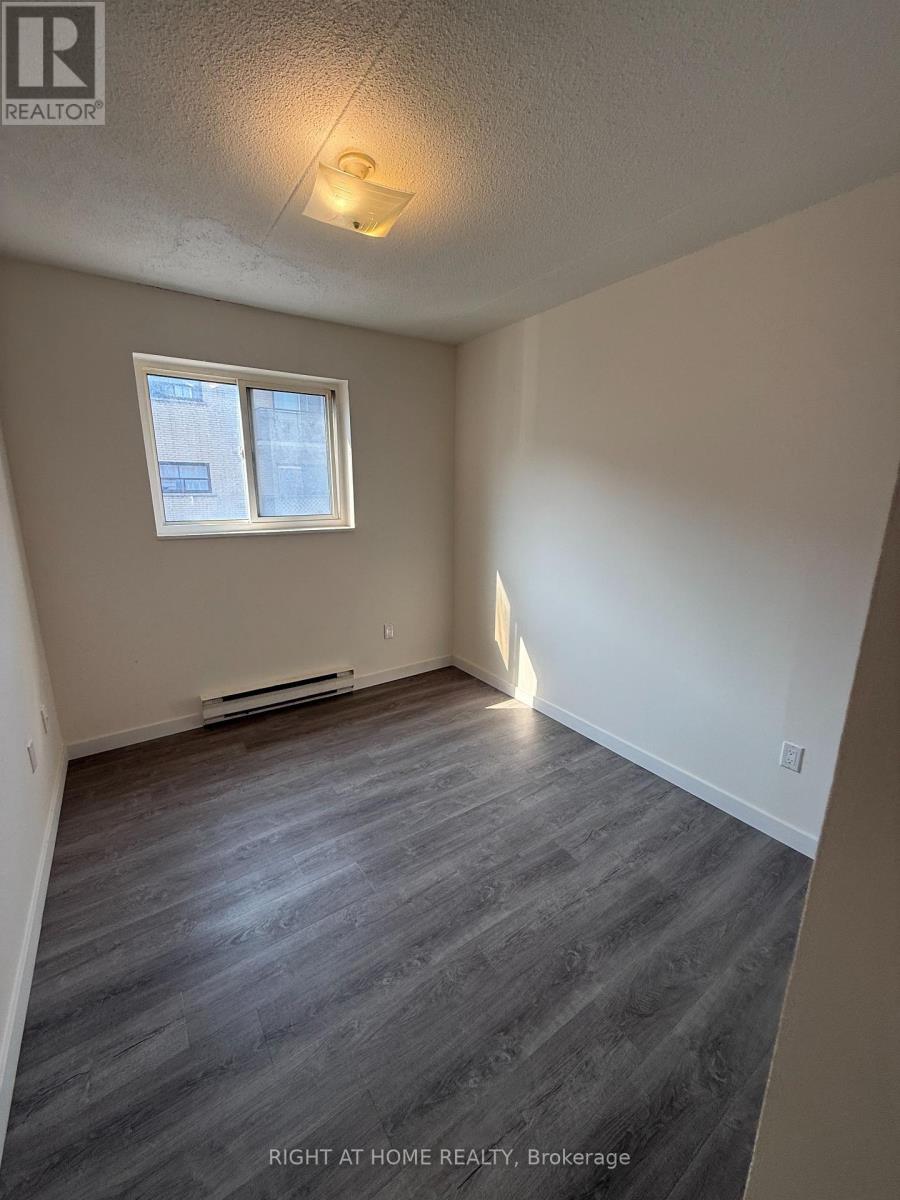 205 - 555 Oxford Street Property Photo 8