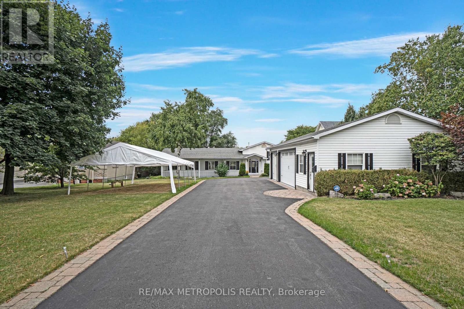1872 Appleview Road Property Photo 2