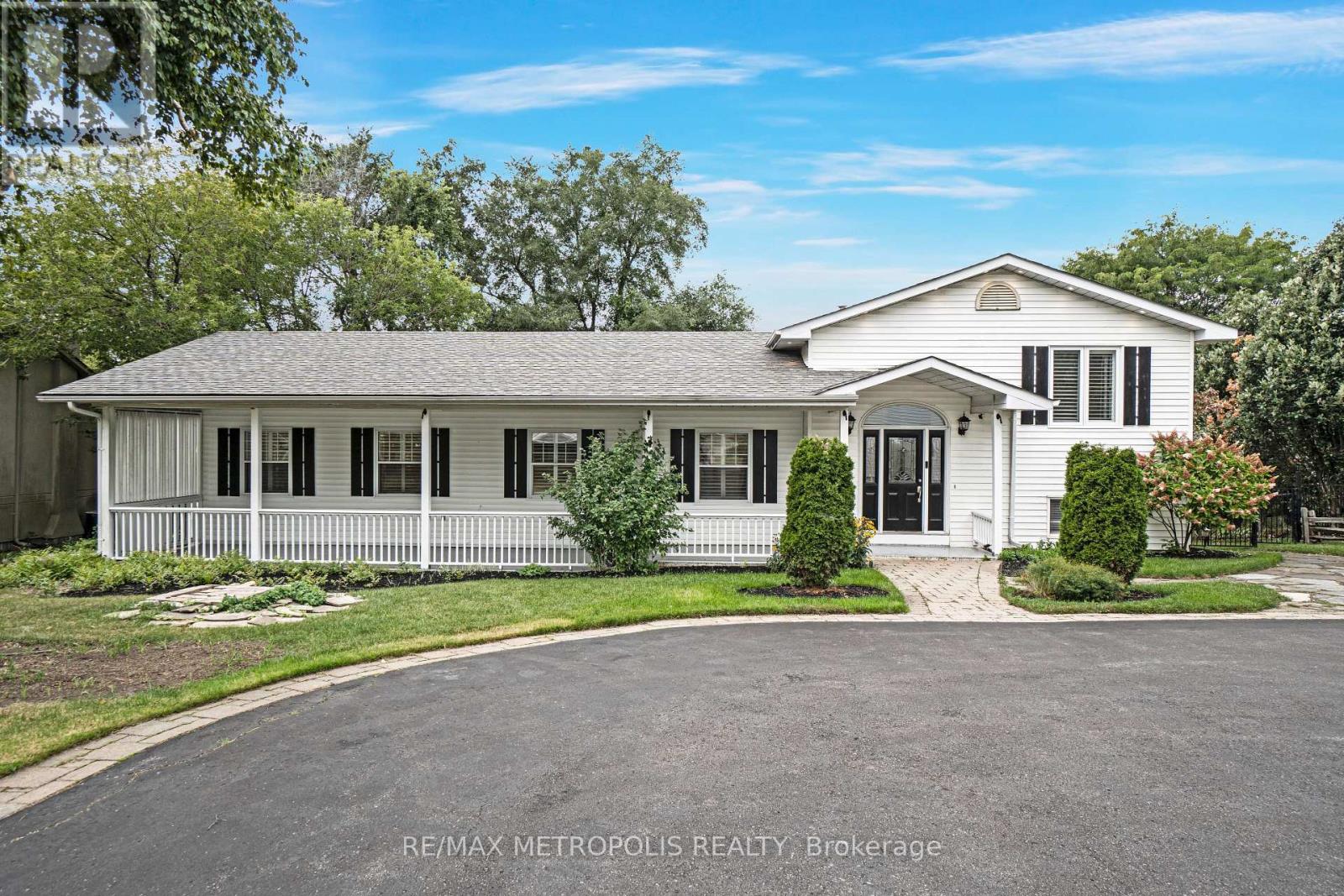 1872 Appleview Road Property Photo 3