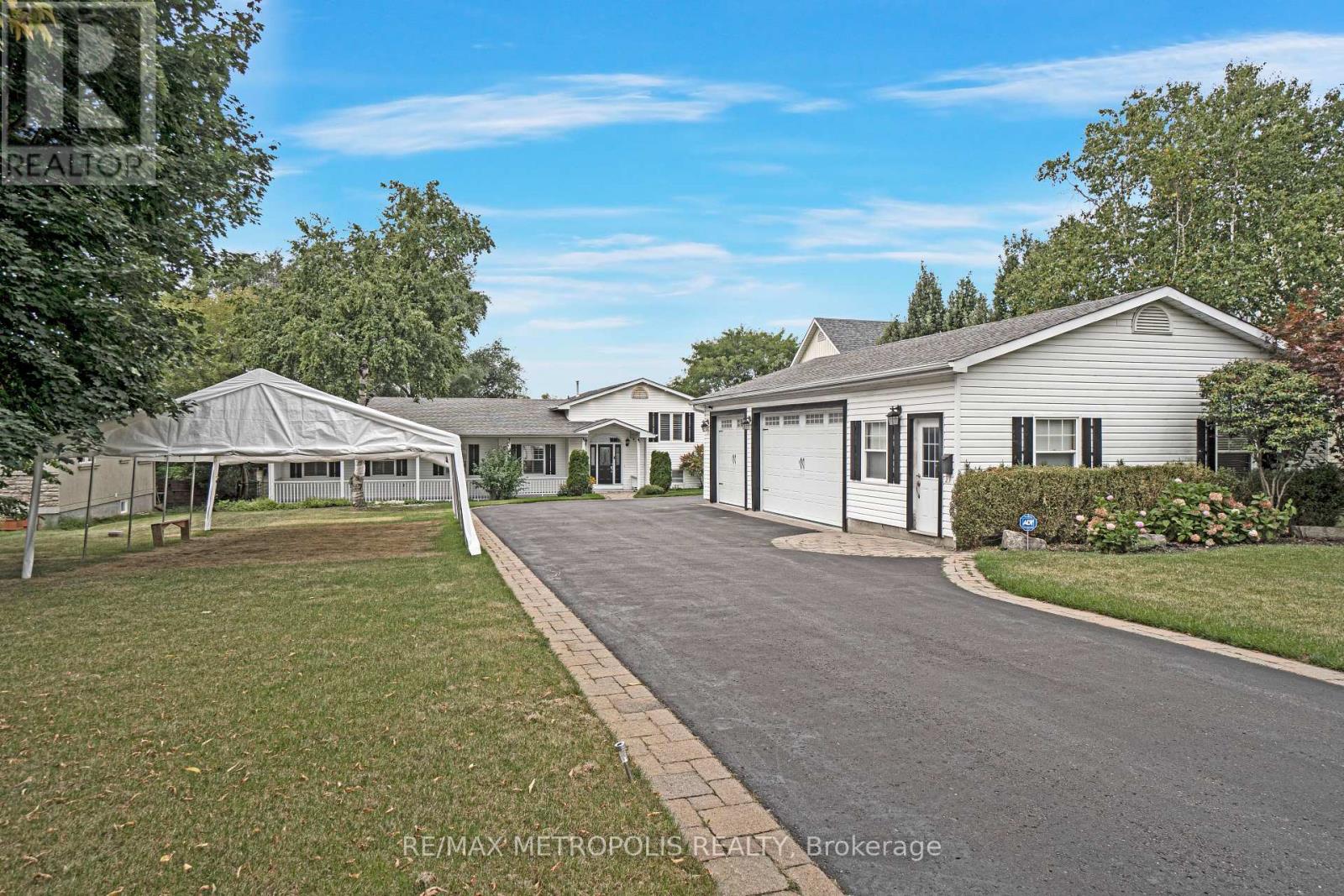 1872 Appleview Road Property Photo 5