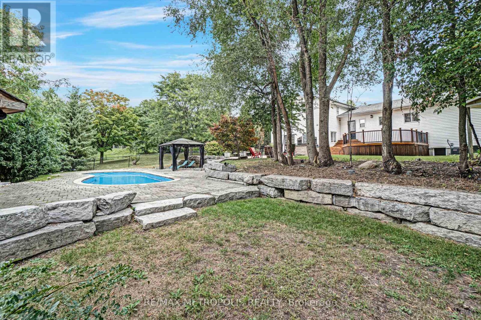 1872 Appleview Road Property Photo 37