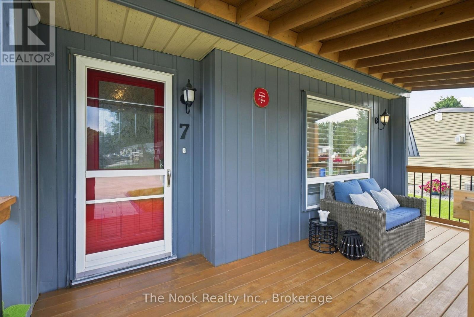7 Pineridge Crescent Property Photo 2