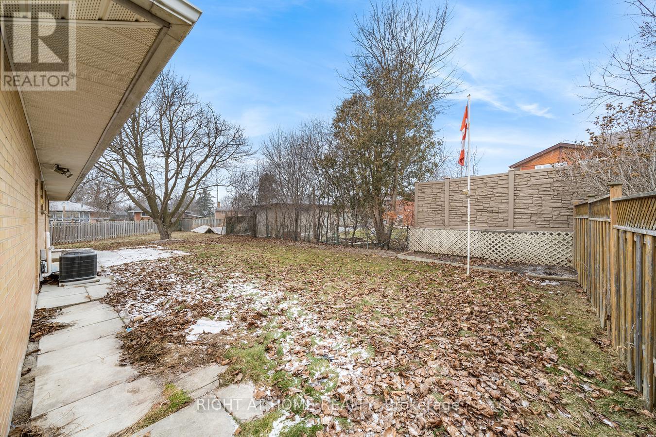 Lower - 582 Carlyle Court Property Photo 13