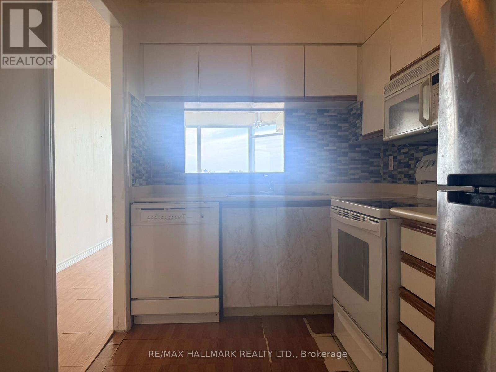 1105 - 3231 Eglinton Avenue E Property Photo 8