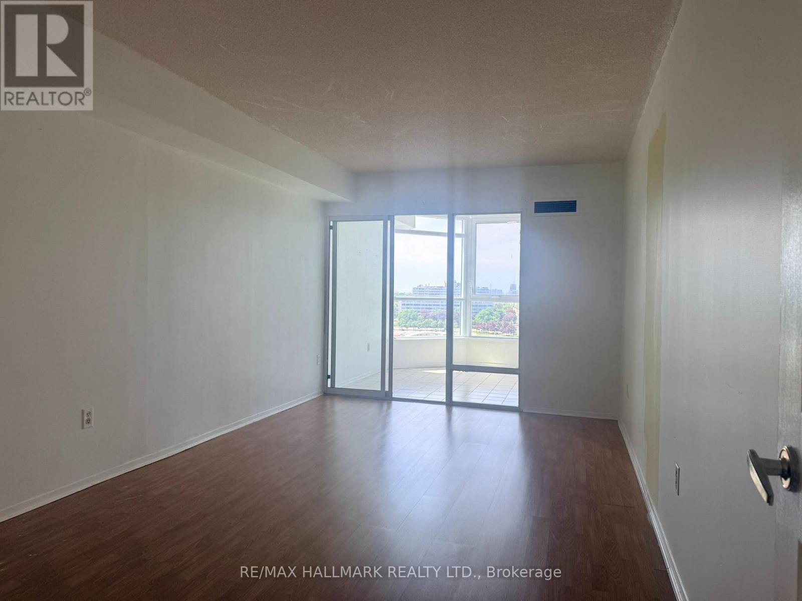 1105 - 3231 Eglinton Avenue E Property Photo 10