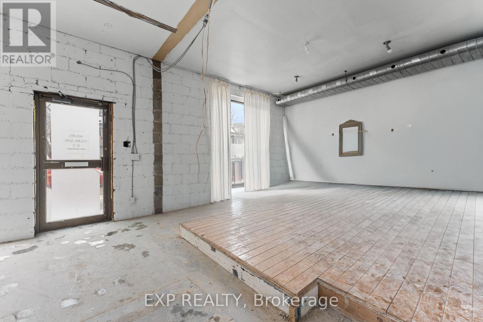 1558 Queen Street E Property Photo 2