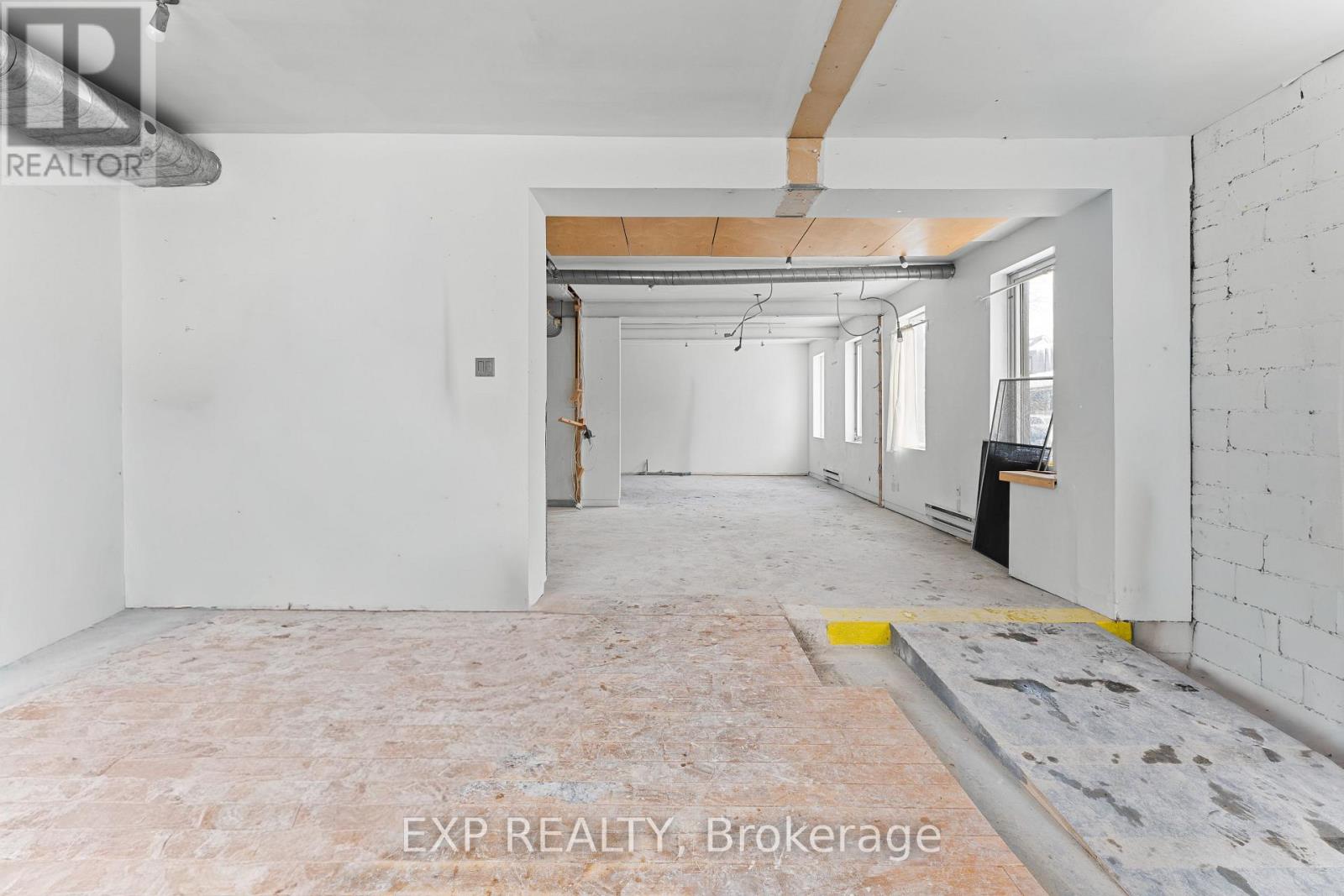 1558 Queen Street E Property Photo 6