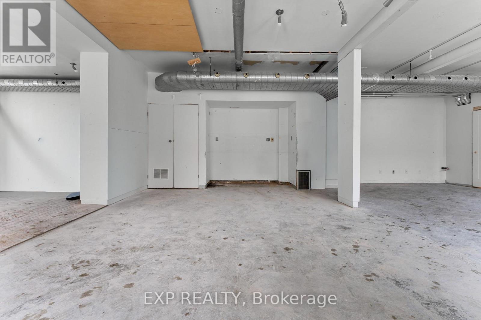 1558 Queen Street E Property Photo 7