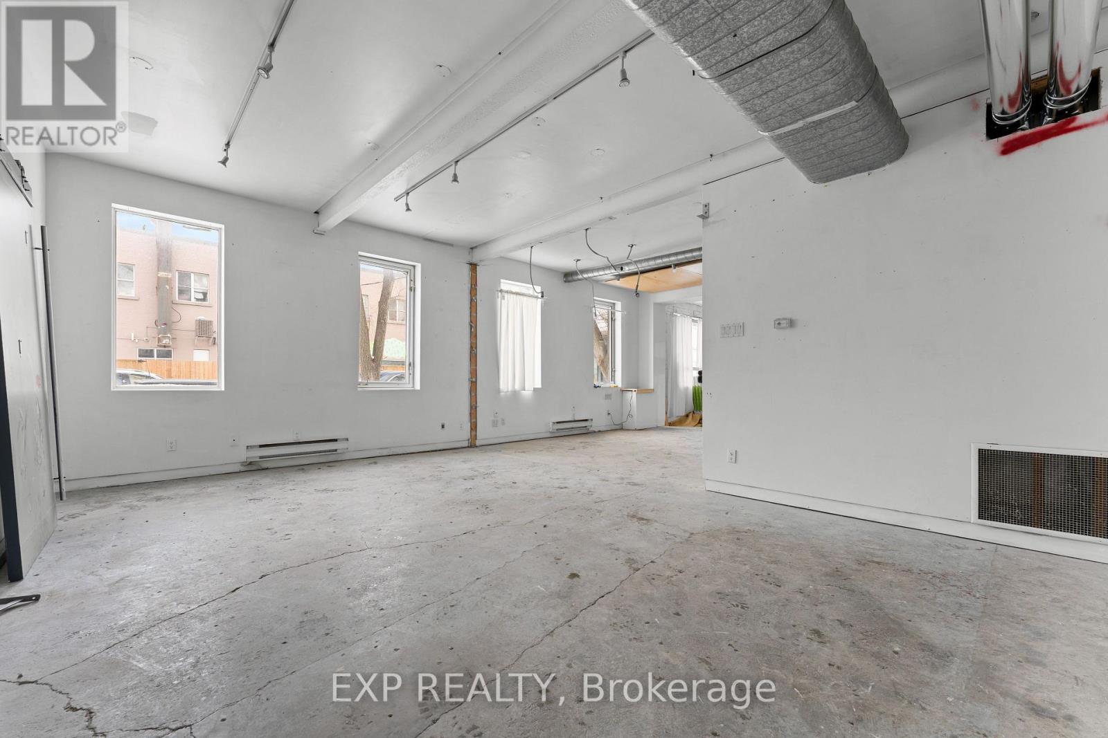 1558 Queen Street E Property Photo 9