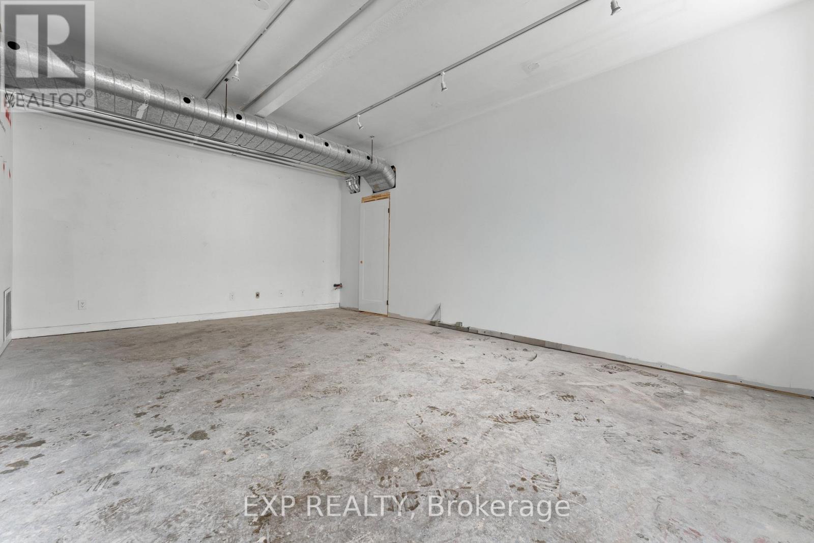 1558 Queen Street E Property Photo 10