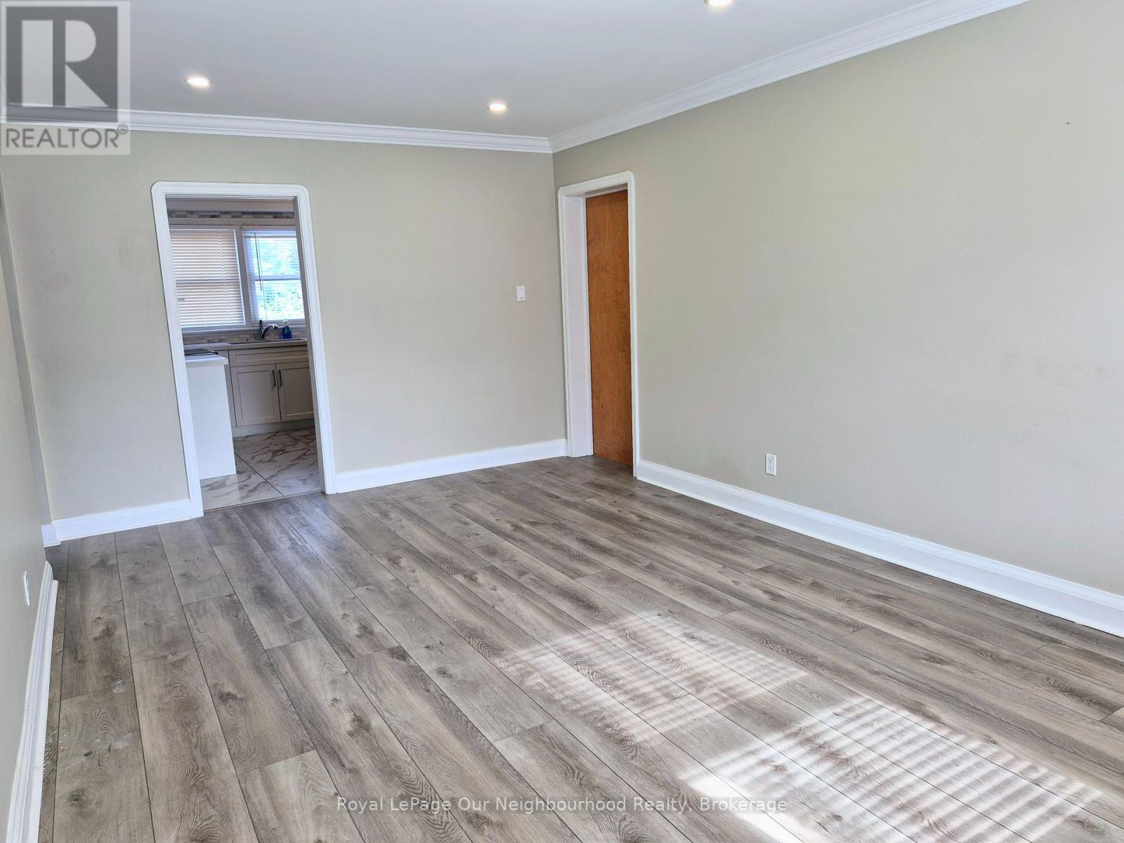 2 - 855 Simcoe Street N Property Photo 6