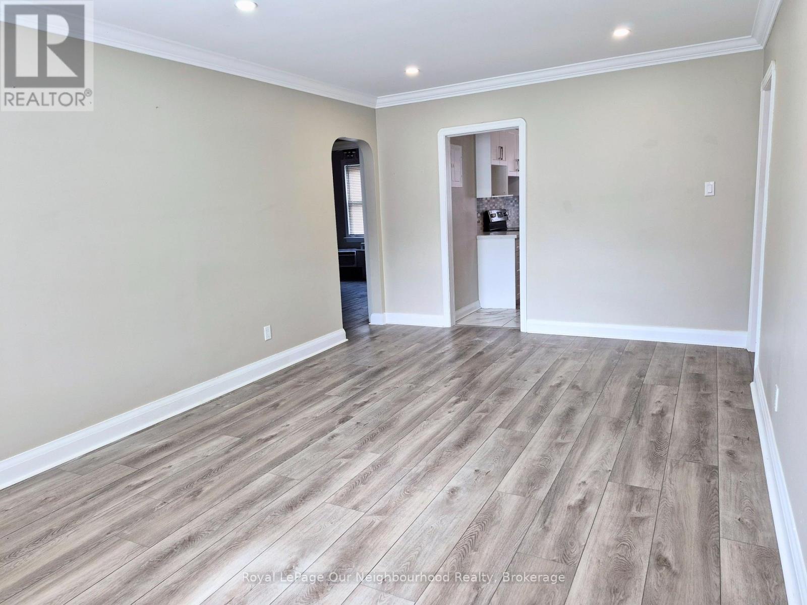 2 - 855 Simcoe Street N Property Photo 7