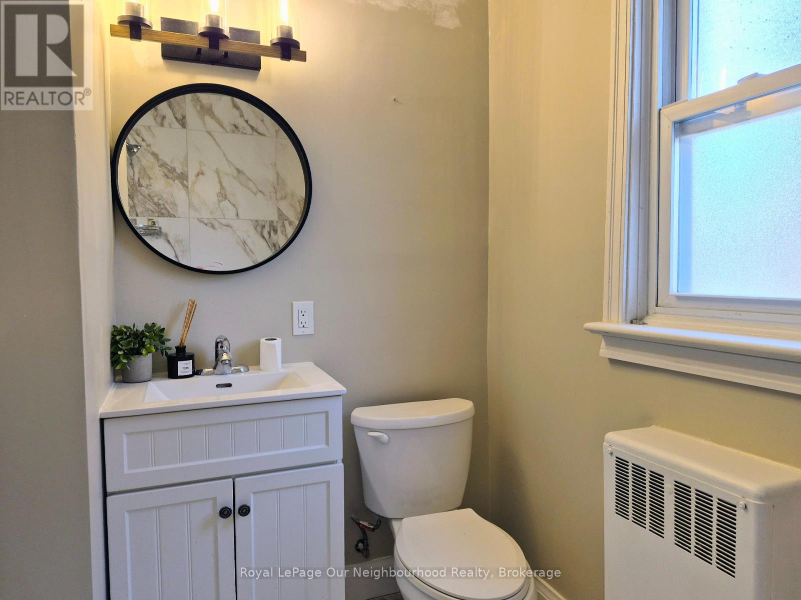 2 - 855 Simcoe Street N Property Photo 10