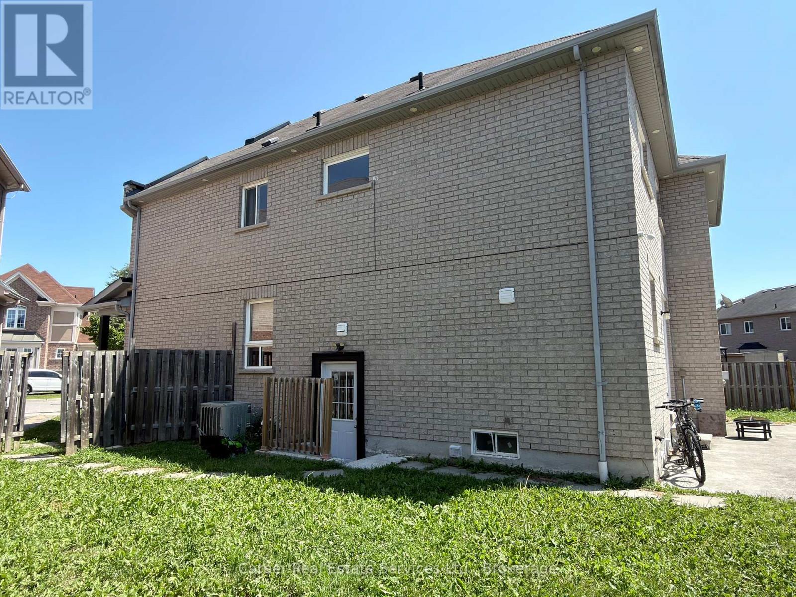 12 Cragg Crescent Property Photo 2