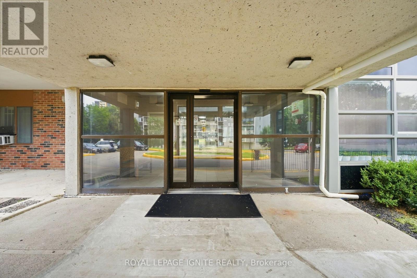 903 - 3380 Eglinton Avenue Property Photo 4