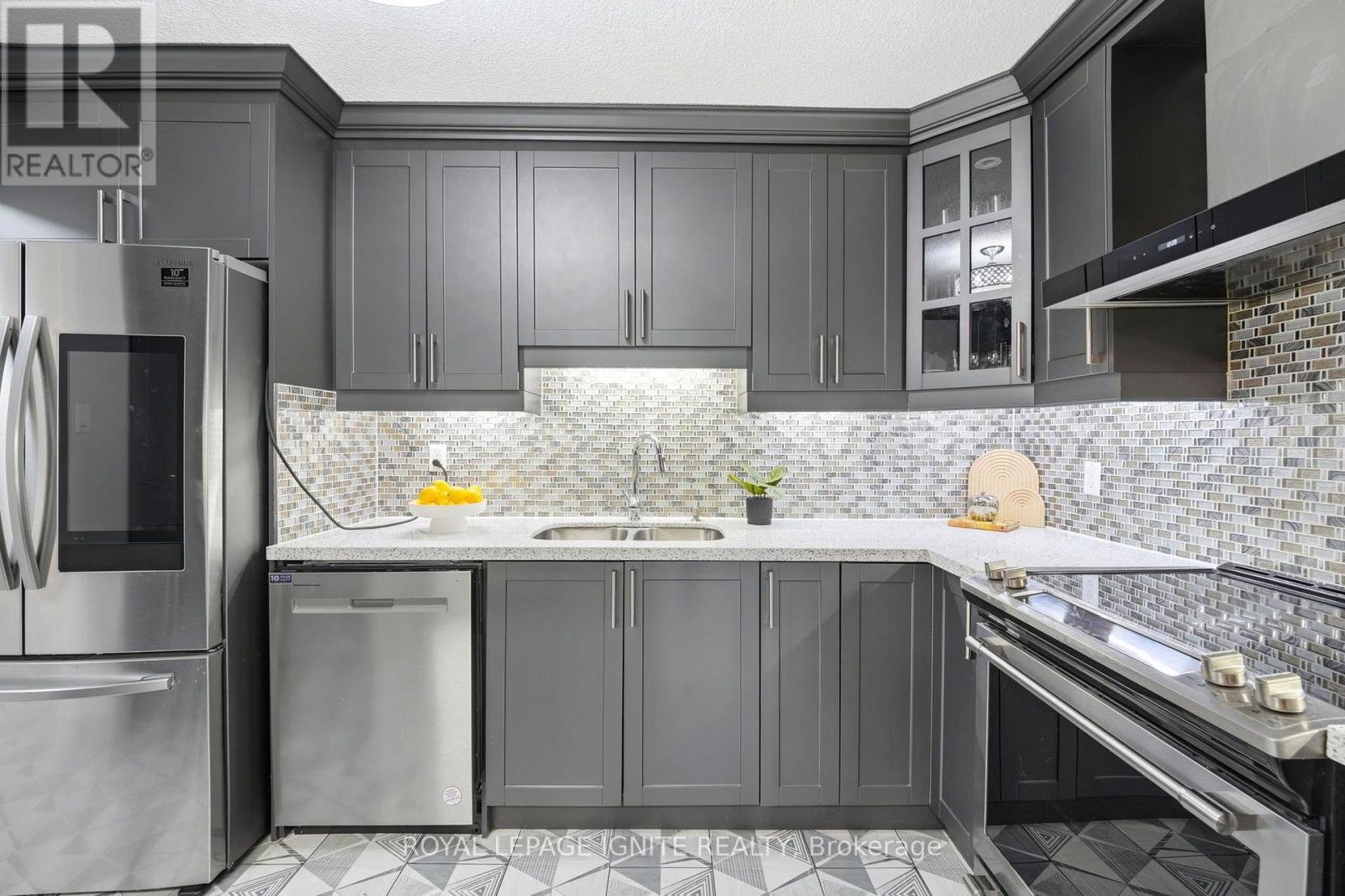 903 - 3380 Eglinton Avenue Property Photo 8
