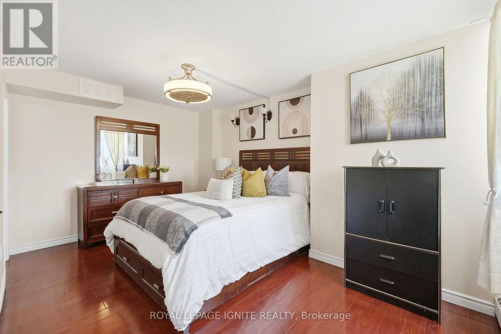903 - 3380 Eglinton Avenue Property Photo 13