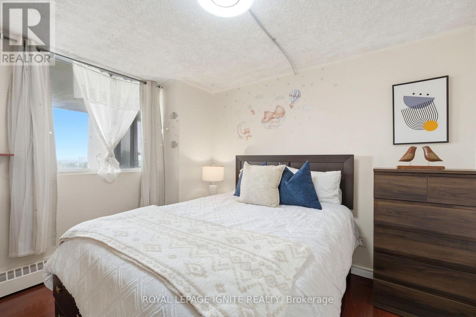 903 - 3380 Eglinton Avenue Property Photo 17