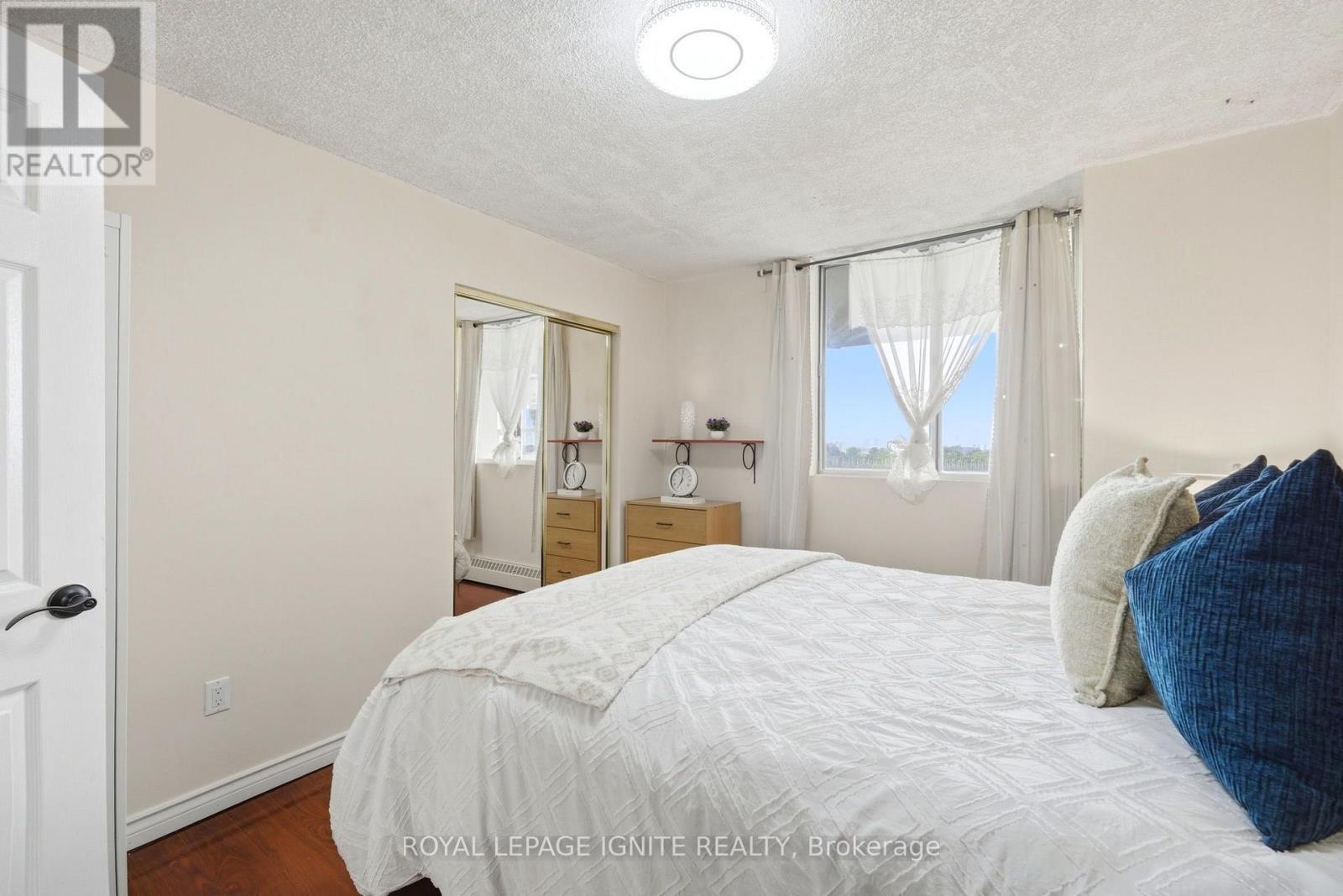 903 - 3380 Eglinton Avenue Property Photo 19