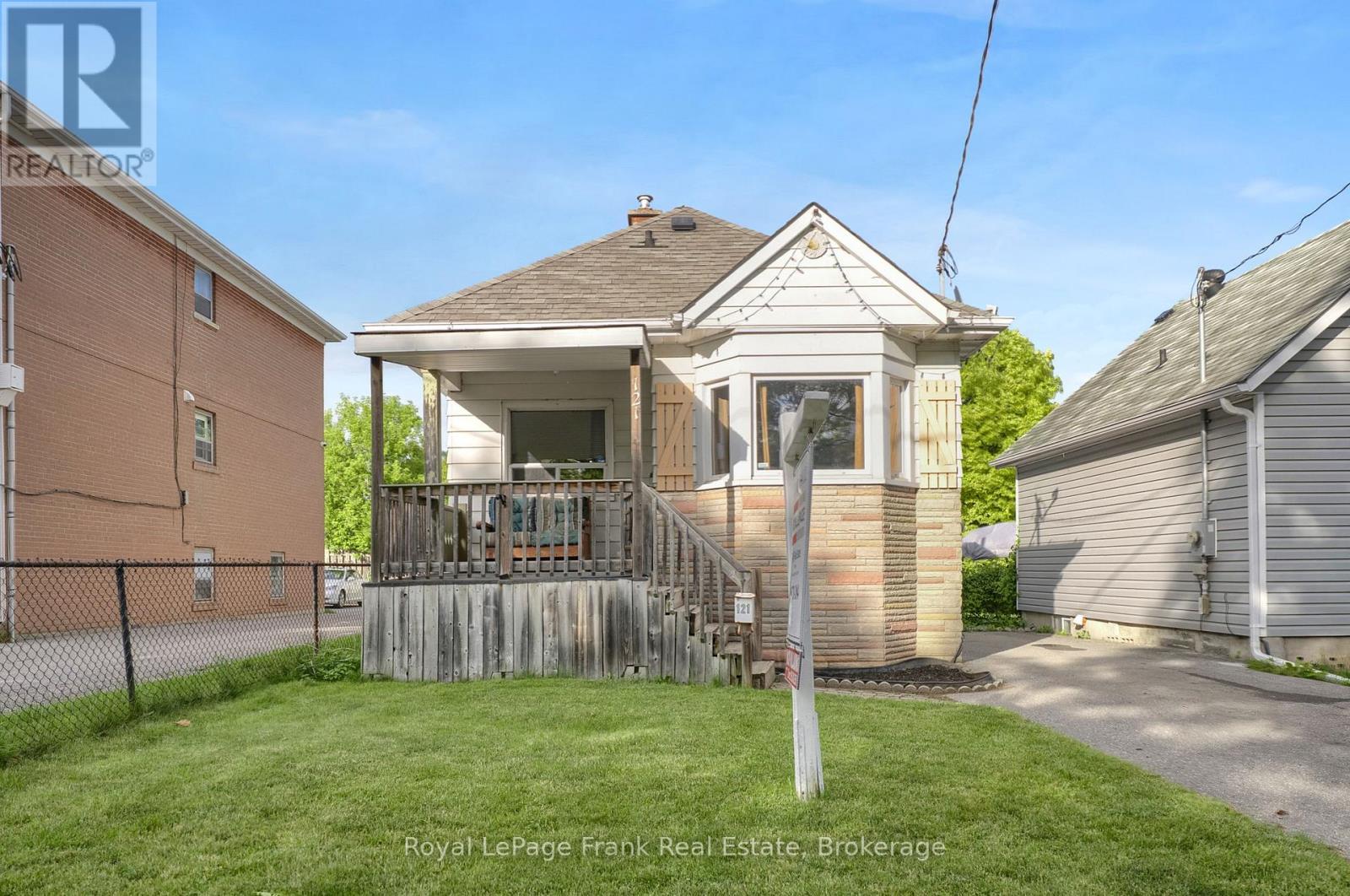 121 CROMWELL AVENUE Property Photo 1