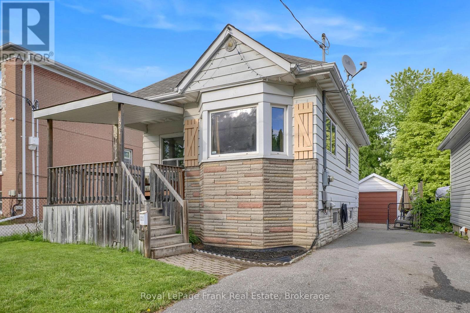 121 Cromwell Avenue Property Photo 2